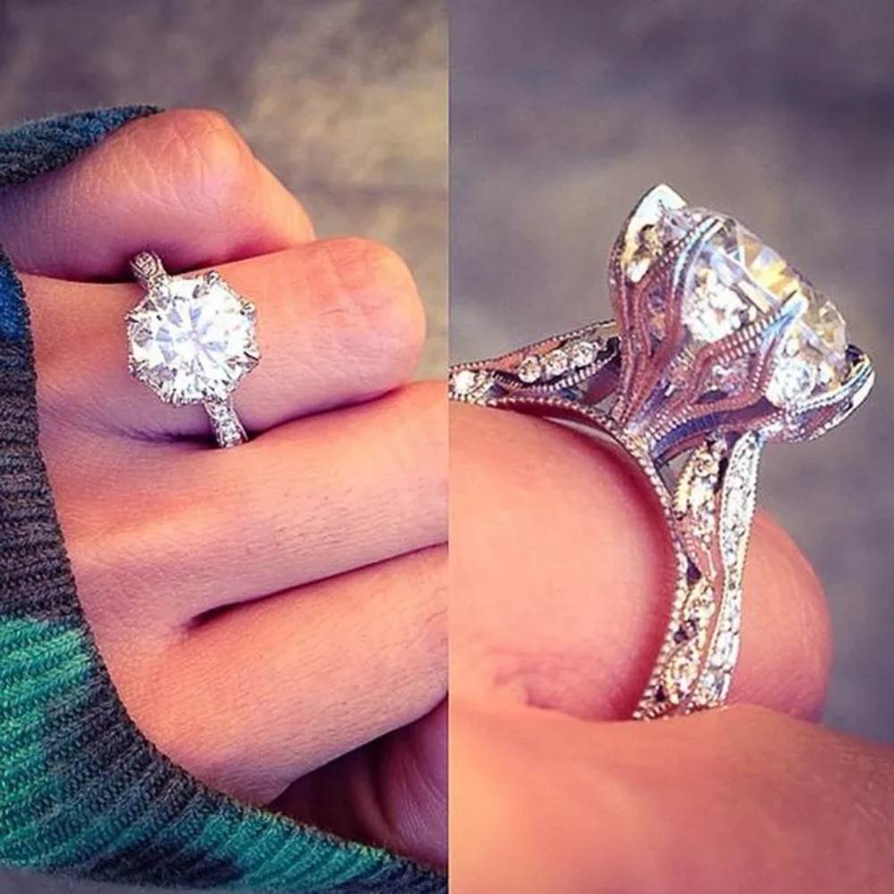 Formidable Large Round Cut White Diamond Ring - Picture 4 of 5